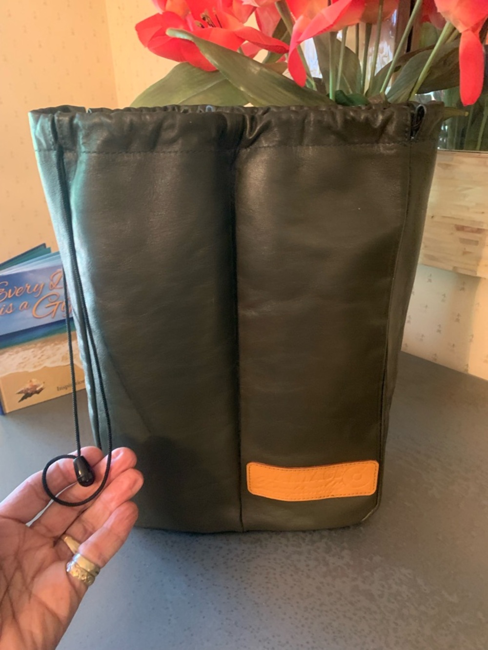 VANTAGE CHAMPIONSHIP drawstring leatherette valuables pouch for GOLF BALLS, ect.